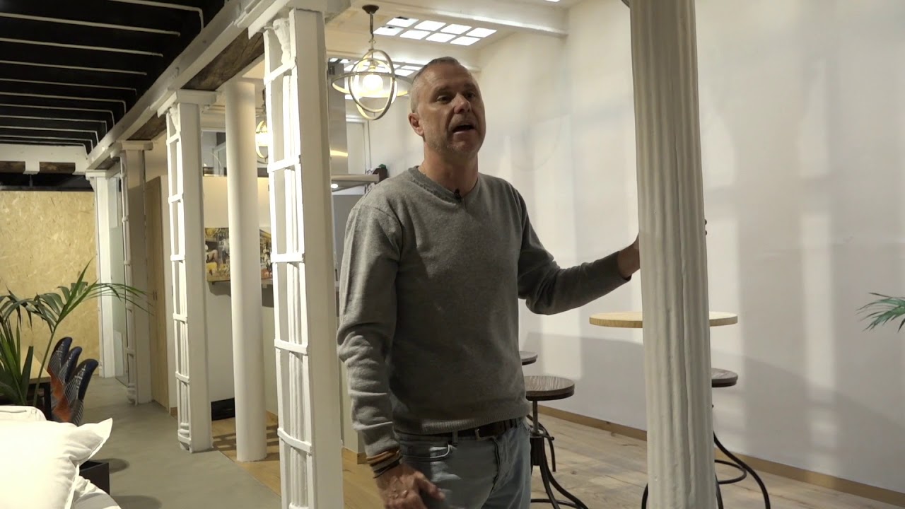 Gonzalo amosa a súa vivenda-coworking Que Casas TVG