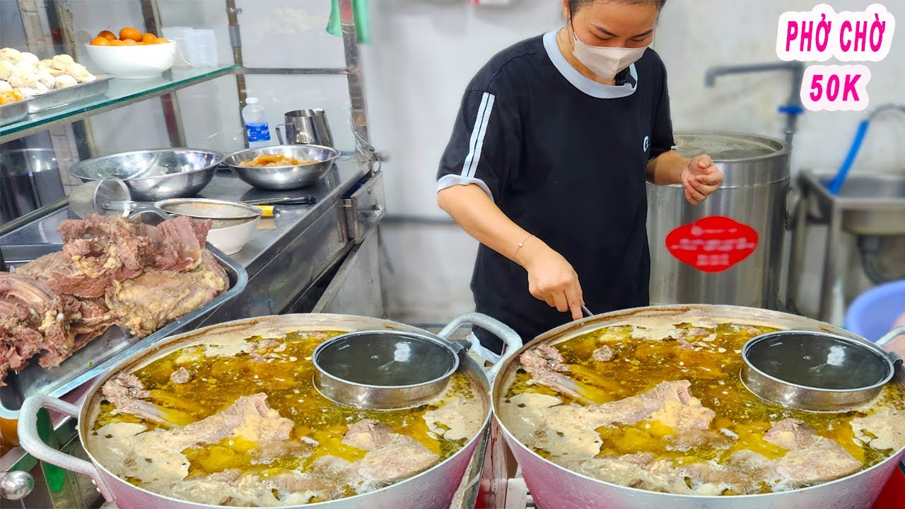 Phở Chờ Sài Gòn 50K | Có gì trong tô Phở khách ăn phải đợi chờ