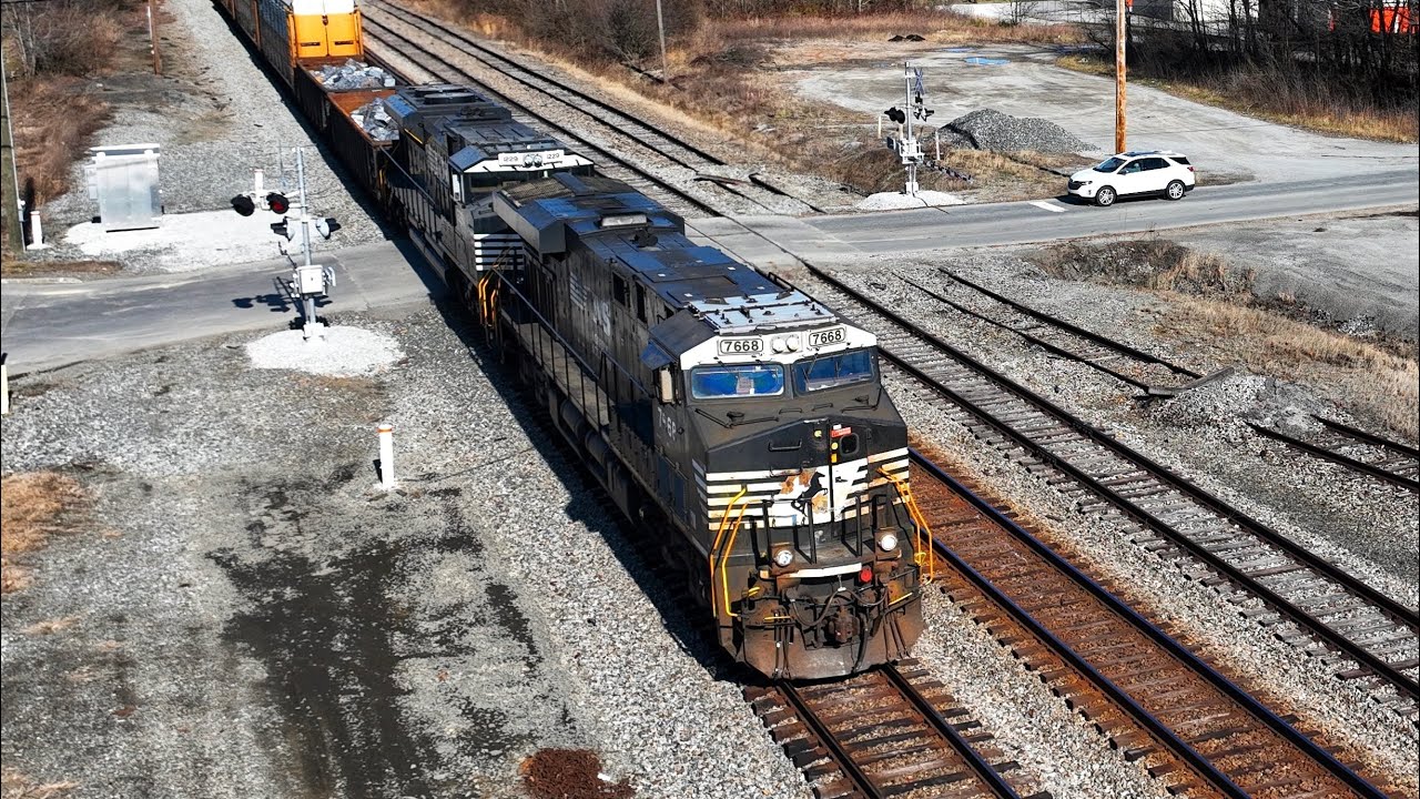 Norfolk Southern 167 heads South in Helenwood Tennessee 