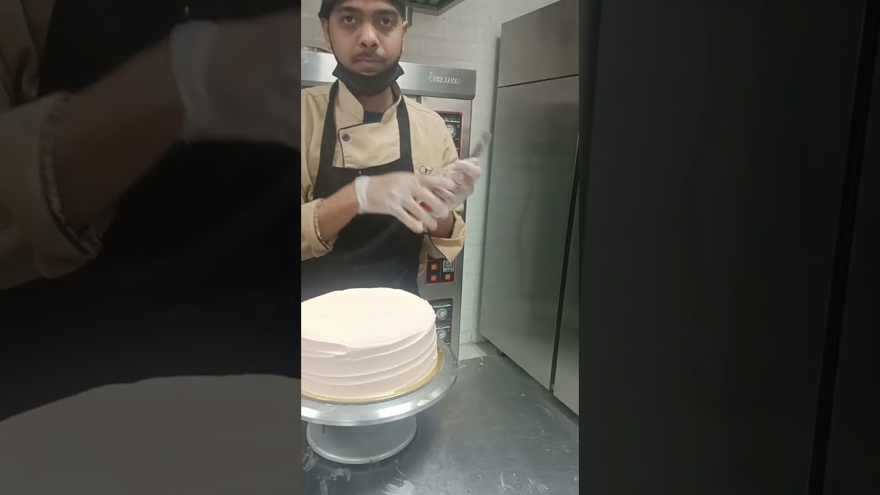smart boy from dubai #cakes maker #bakery #pastry #dubaivlog #trandindyoutubeshorts