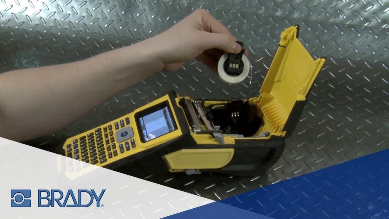 Принтер этикеток Brady BMP61: как загружать и выгружать расходные материалы