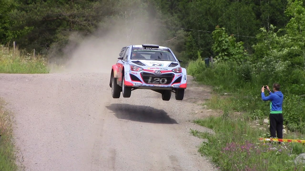 Rally Finland Tests 2015: Hyundai i20 WRC JUMPSHOW