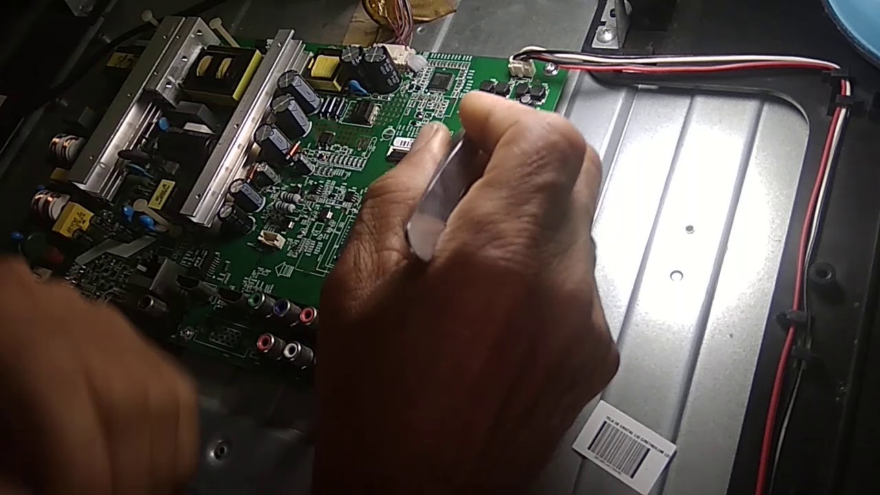 Tv Semp Toshiba só aparece o logo semp e some não liga