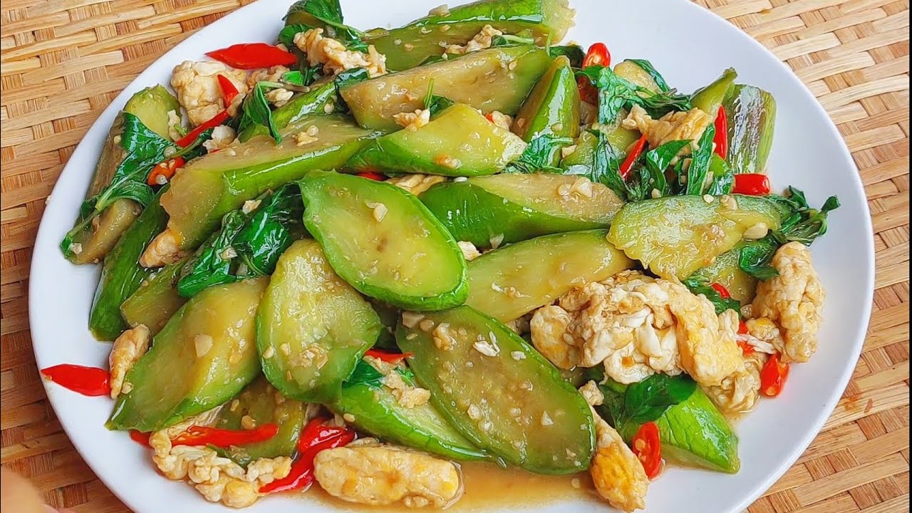 มะเขือยาวผัดไข่ เคล็ดลับผัดมะเขือยาวไม่ดำ ไม่เละ สีสวยน่าทาน ด้วยวิธีนี้
