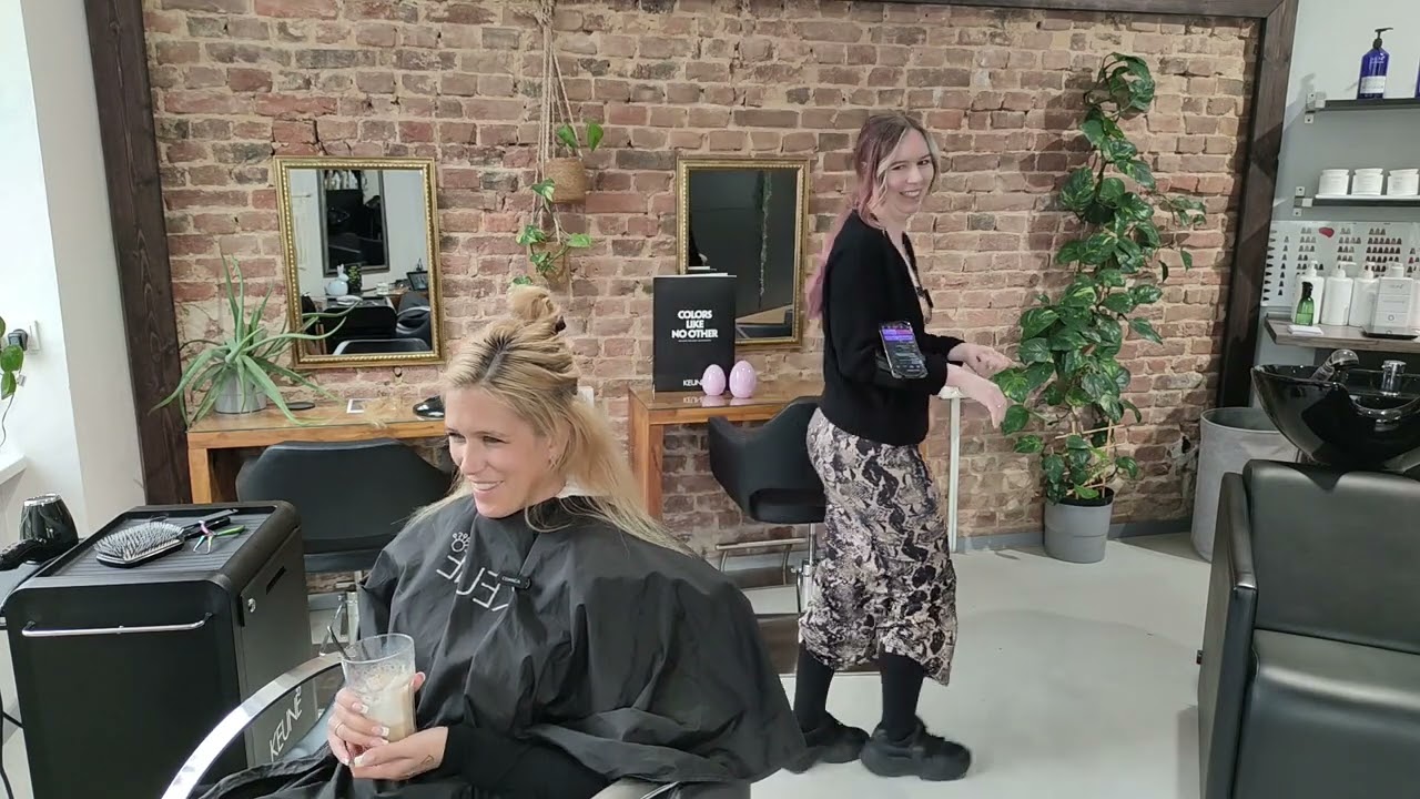 Friseurin bei der Arbeit | Begleitet mich durch meinen Alltag