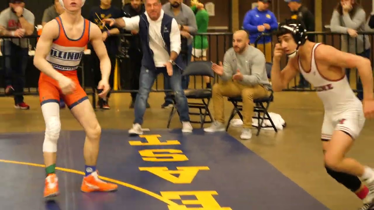 Quarterfinals - Tyler Sternstein of Naperville North [G] v Dominick Diaz of Moline [R] (120)