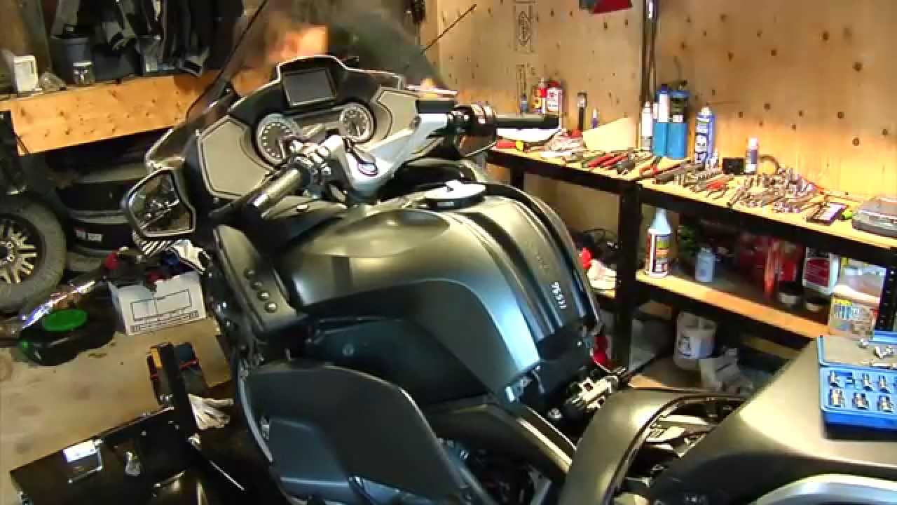 BMW R1200RT LC wethead oil and air filter replacement