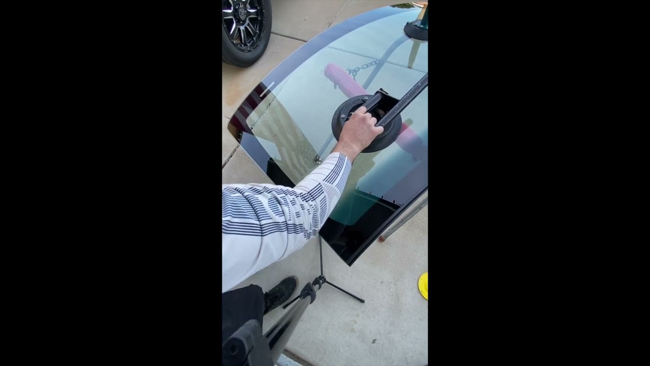 2006 Jeep Grand Cherokee || Lil Buddy Pro || Sunrise Auto Glass