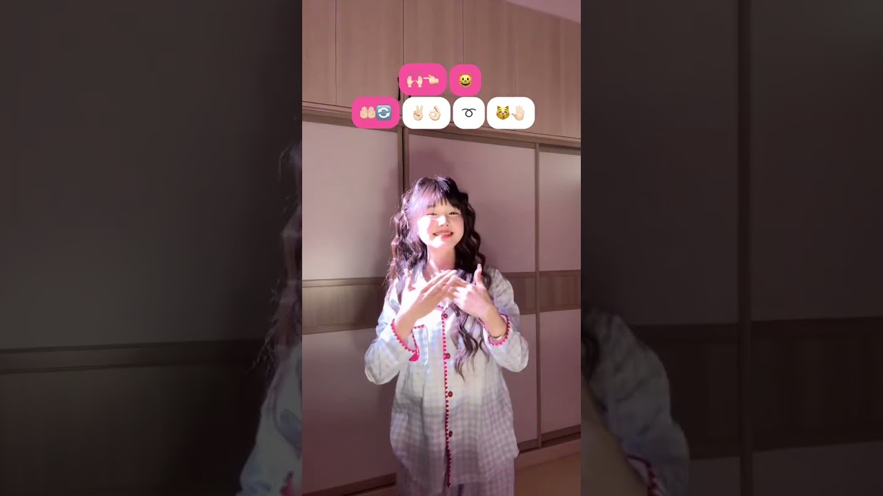 Cute Gesture Dance: Copy This Trending Routine with Qi Han Yao