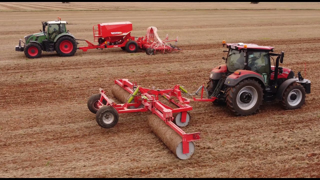 Case Vestrum 120 con rodillo de 9 mts de talleres Muñoz y Fendt 718 con sembradora Solá Vesta 2813.