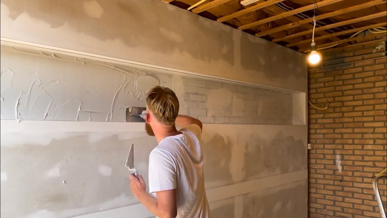 Koofje stucen. in de muur van de keuken zit een koof waar een ledstrip in komt.