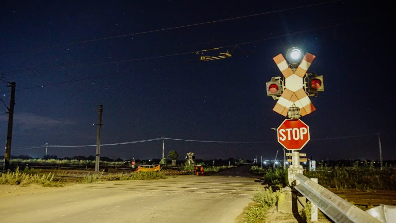 Trecere la nivel cu cale ferată/Level Railway Crossing/ Bahn&uuml;bergang in /&icirc;n Topolovățu Mare, Rom&acirc;nia