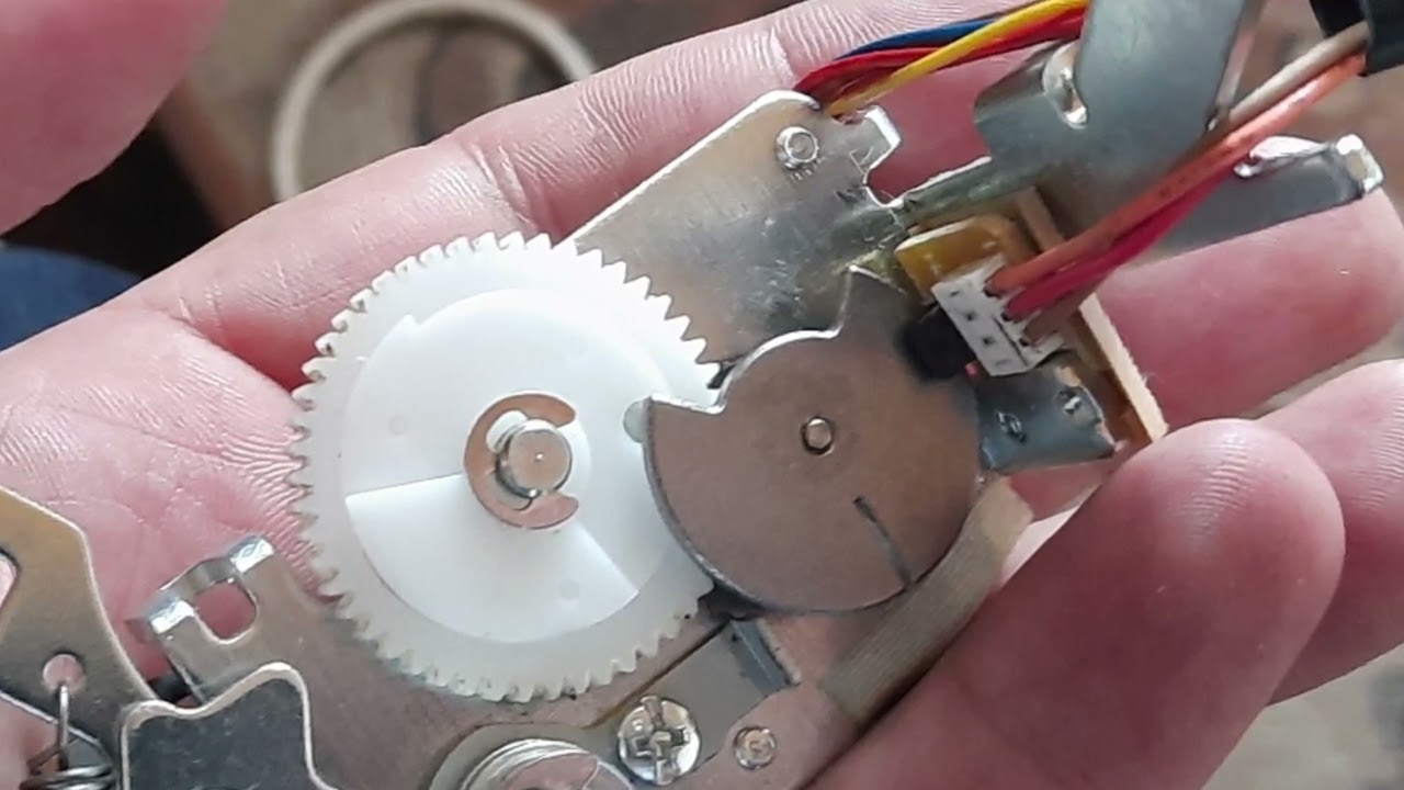 Ремонт швейной машинки Janome MC 5200: замена драйвера шагового двигателя