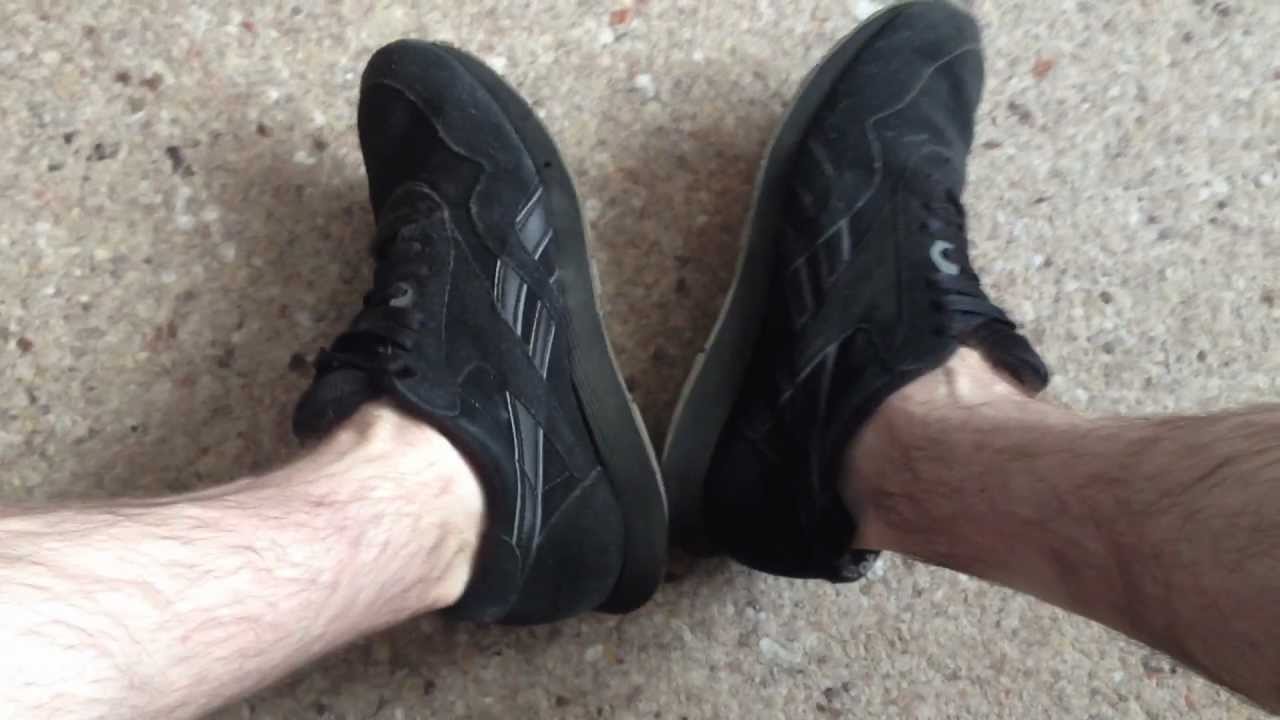 sockless in old Reeboks