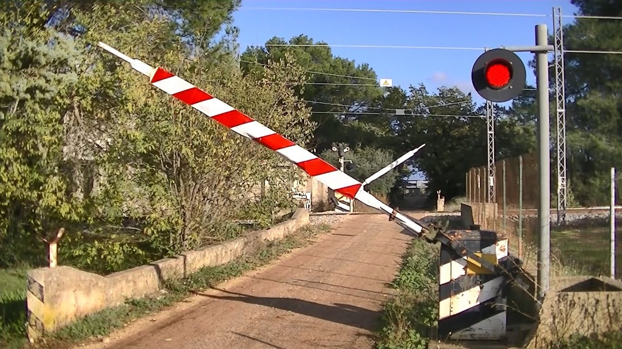 Spoorwegovergang Casamassima (I) // Railroad crossing // Passaggio a livello