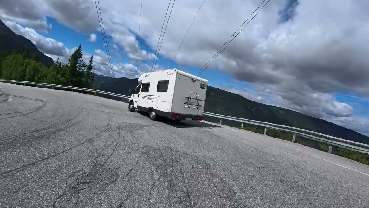 Fra Gaustadbanen nedover hårnålsvingene til Rjukan