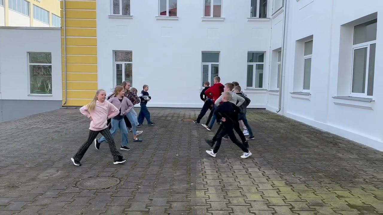 Rahvusvaheline tantsupäev 2024 - Loksa Gümnaasiumi rahvatantsurühm.