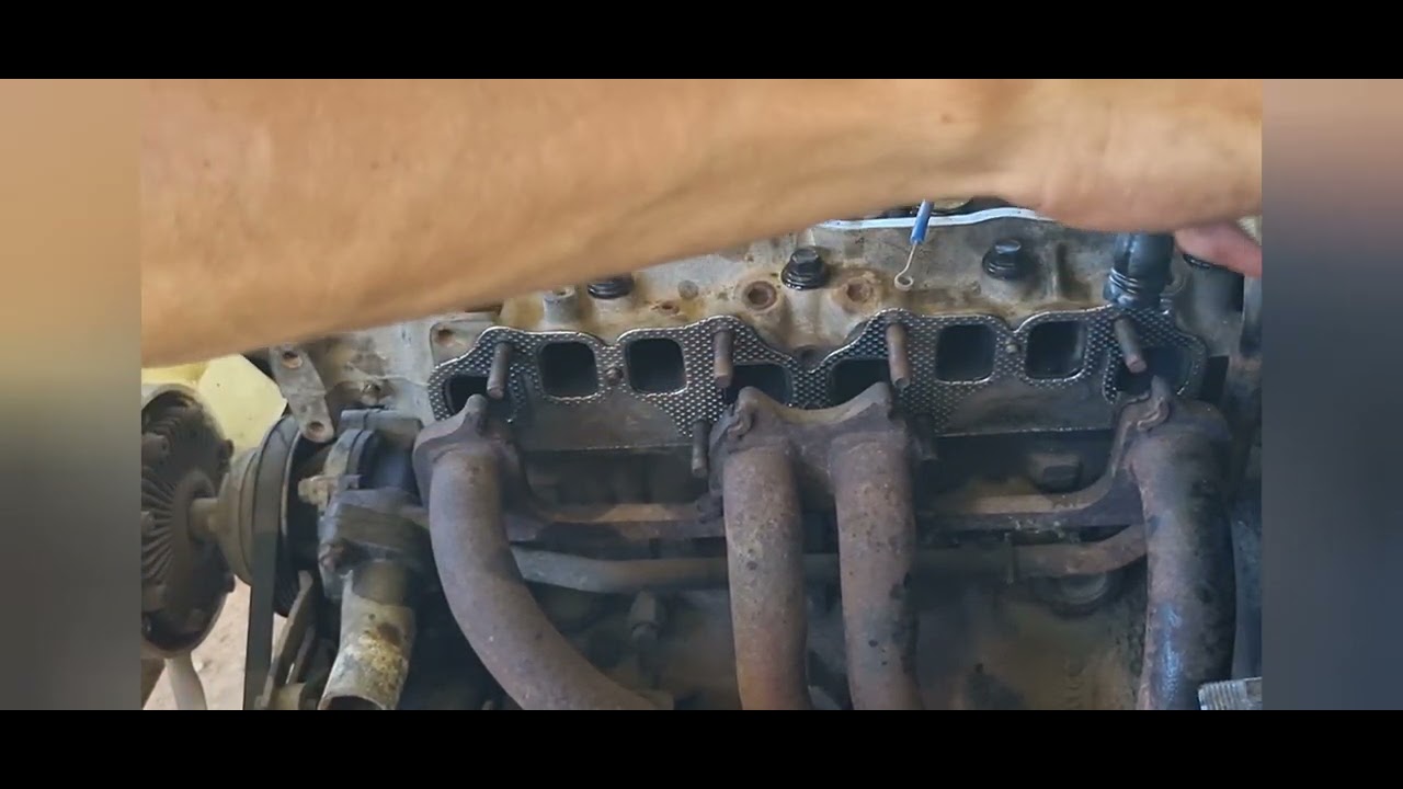 Getting the headgasket done on the hilux 3y