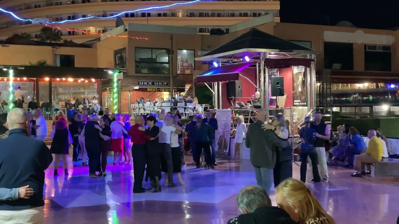 #grancanaria | #dancing at #kasbah  Centro Comercial