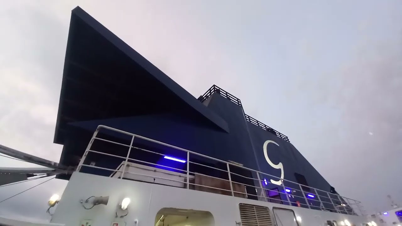 Interior del ferry Ciudad de Barcelona de Trasmed