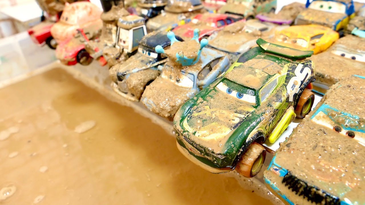 Various Cars miniature cars are covered in mud! Watch them dive into the mud!