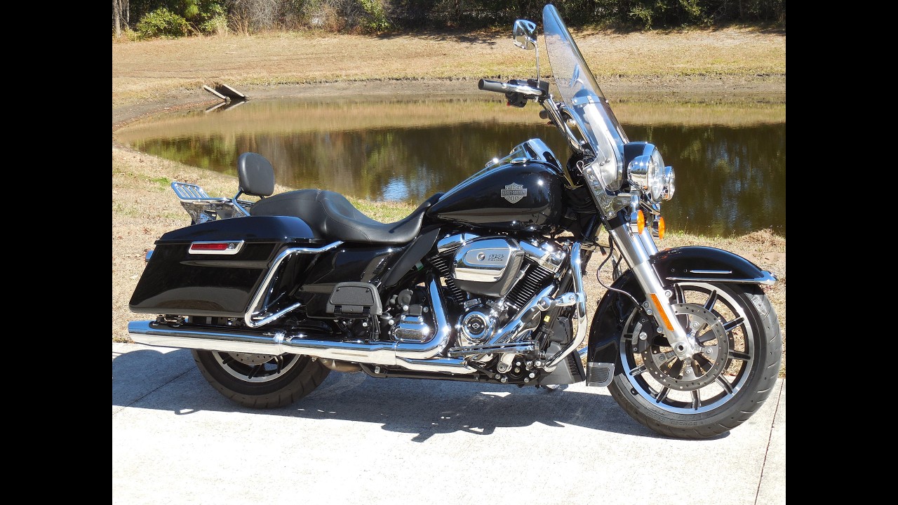 23 HARLEY ROAD KING POLICE EDITION ONLY 400 MILES FLAWLESS BIKE MANY UPGRADES NEVER A DEALER FEE!