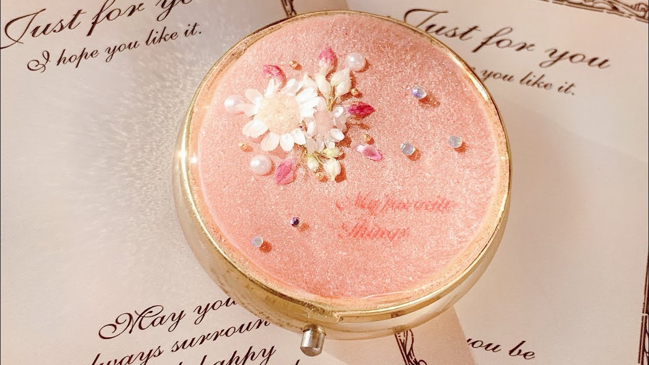 ピルケースをたくさんの花で飾ってみたらアクセサリー級に可愛くできた【レジン】