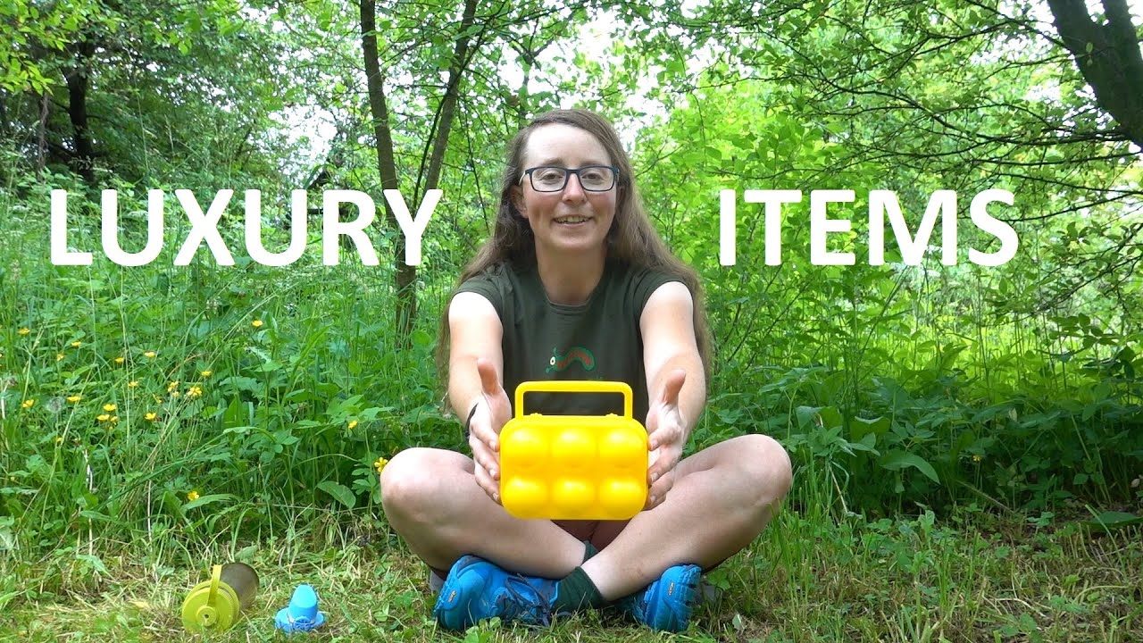 "Luxury Items" - luksus w plecaku. Butelka Nalgene OTF i walizka na jajka!