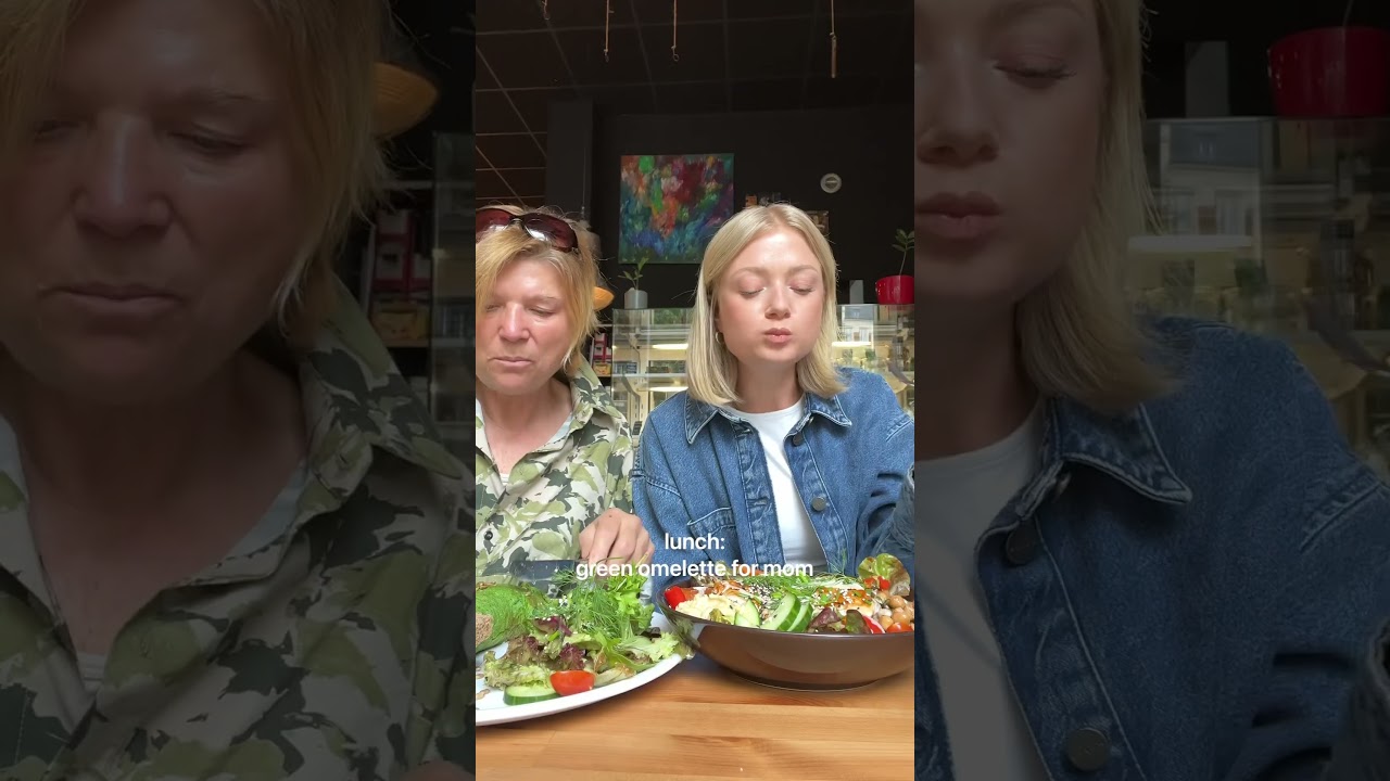 a real and realistic what I eat in a day with my mom 😁