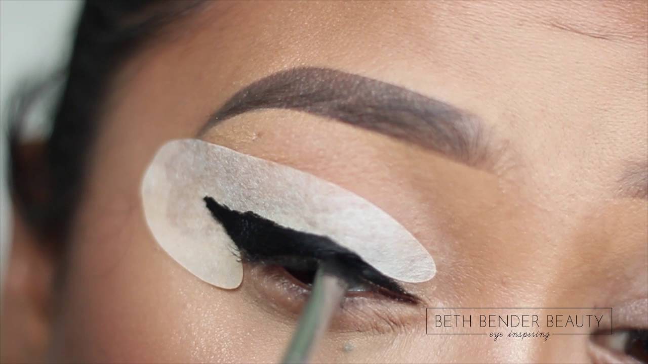 The Easiest Eyeliner Tutorial - Beth Bender Beauty