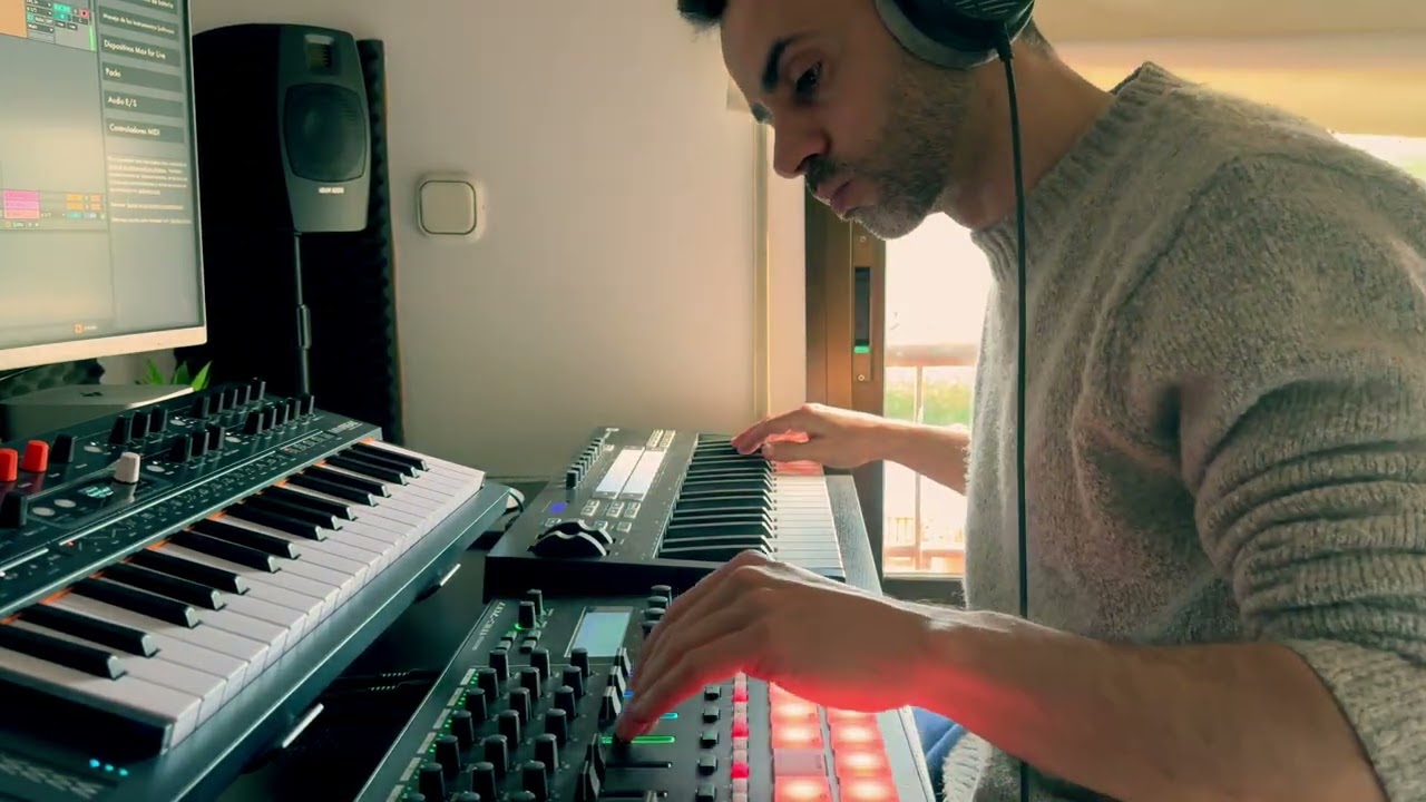 Electronic DownTempo piano Live 