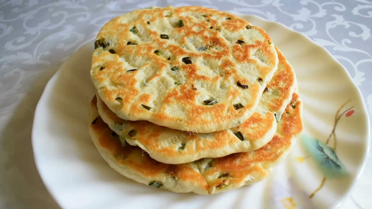 Лепёшки на воде и дрожжах с зелёным луком
