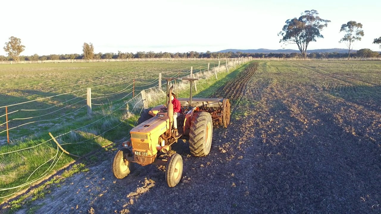 Sowing with old sunshine combine 2017 VIC