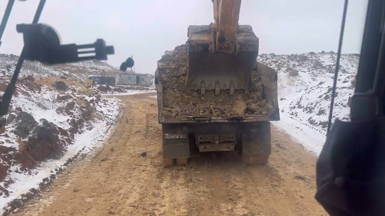 Работа на экскаваторе,попытки добывать глину.