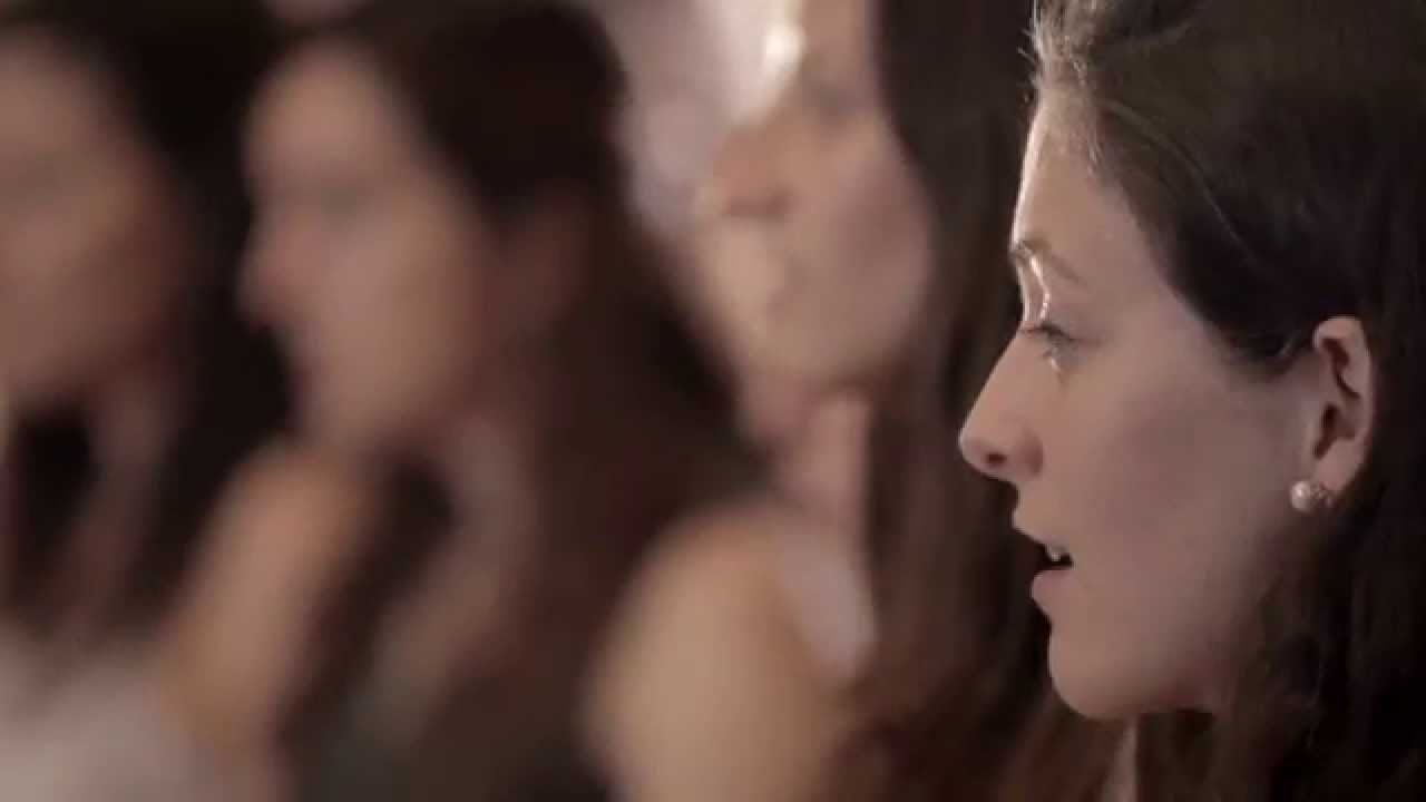 El Cor Jove de l'Orfeó Català canta 'Els Segadors'