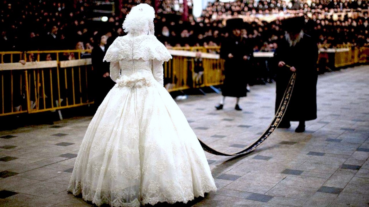 The outfit of a Hasidic Jewish bride