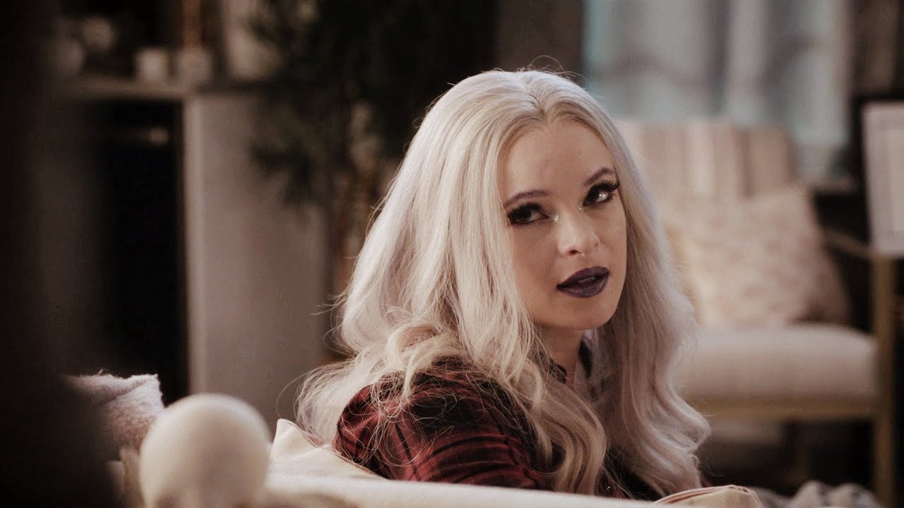 The flash 6x19 season finale | Frost meets her mom Carla