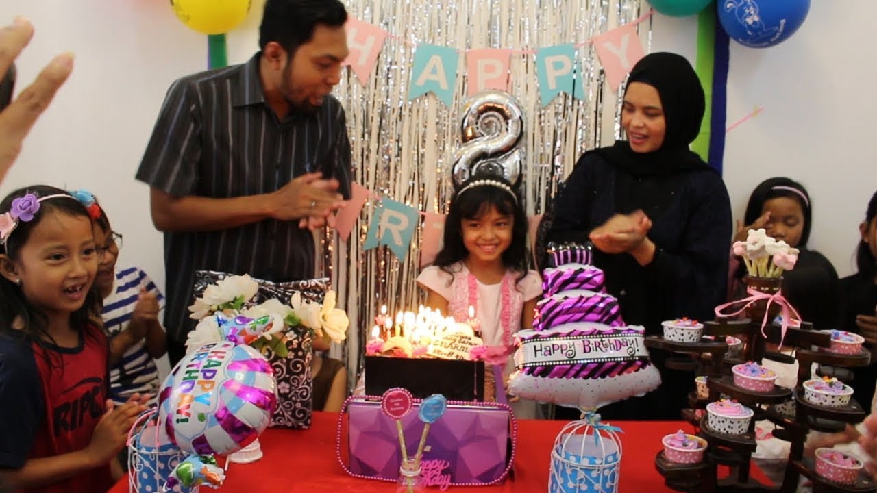 Selamat Ulang Tahun Charma ke 8 ♥ Happy Birthday Party Surprise 8th Birthday cake potong kue