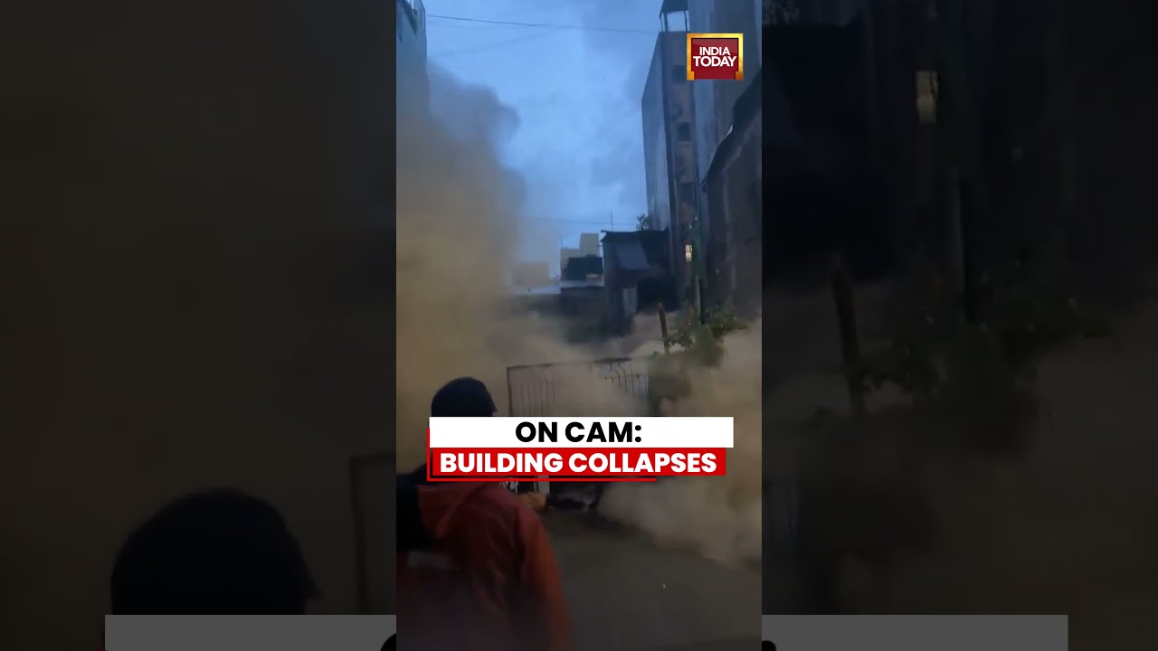 Pune Building Collapse: Two-Storey Structure Crashes In Somwar Peth, Major Tragedy Averted #shorts