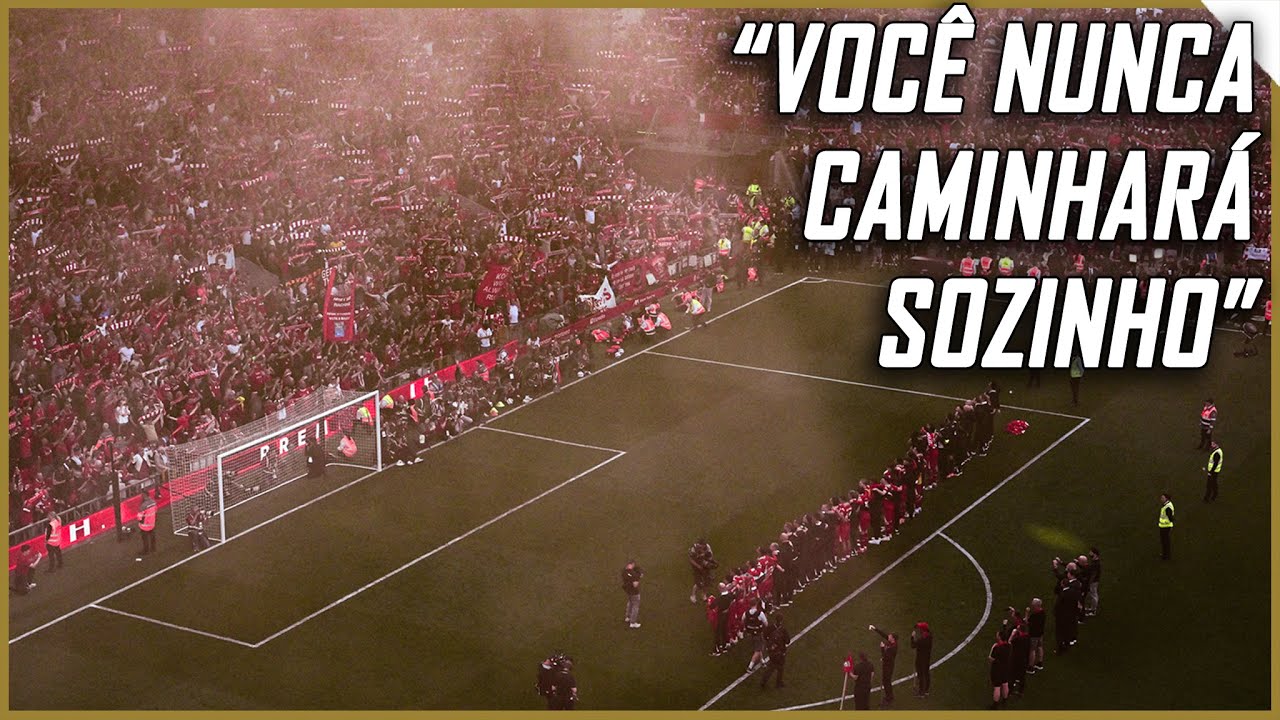 TORCIDA E JOGADORES DO LIVERPOOL CANTANDO 