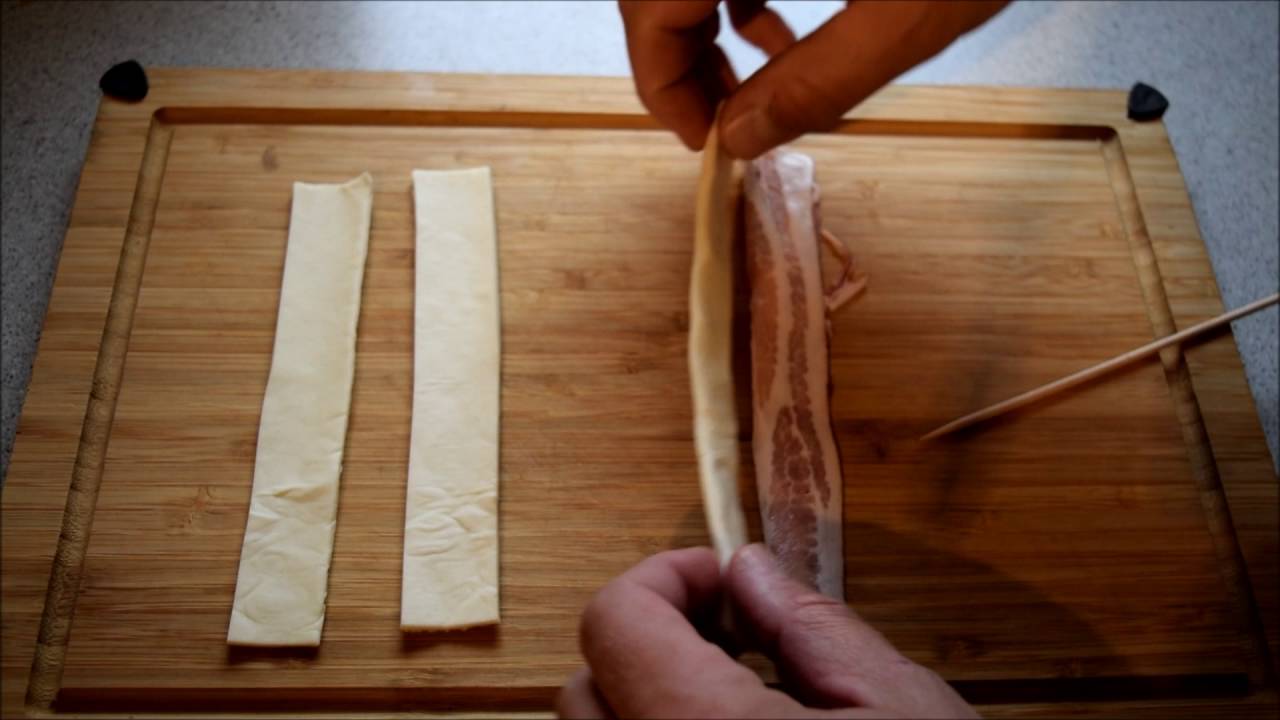 Bl&auml;tterteig Bacon Rolle