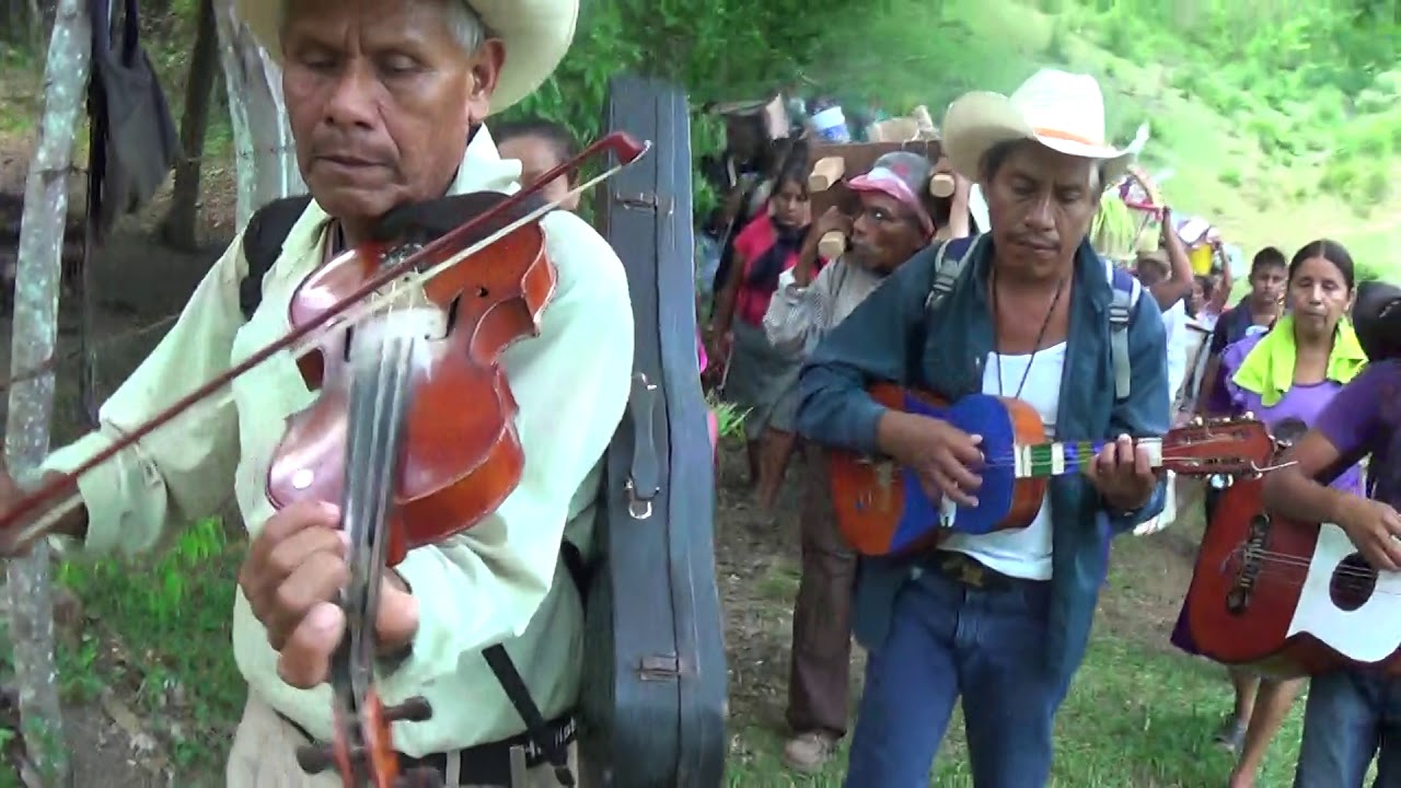 peregrinacion ala virgen de san juanita de los lagos con la gente de juntas grandes.
