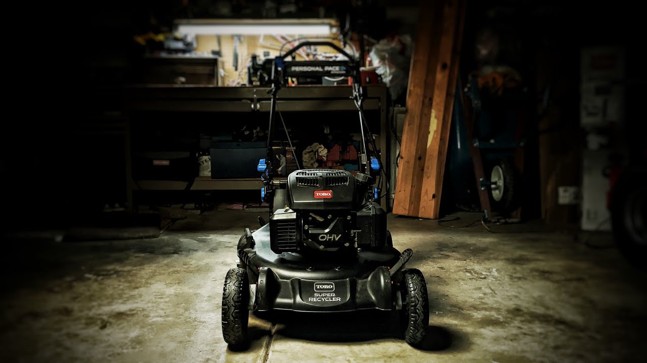 Toro (MATTE BLACK) Super Recycler Review // BEST Mulching Mower 2020