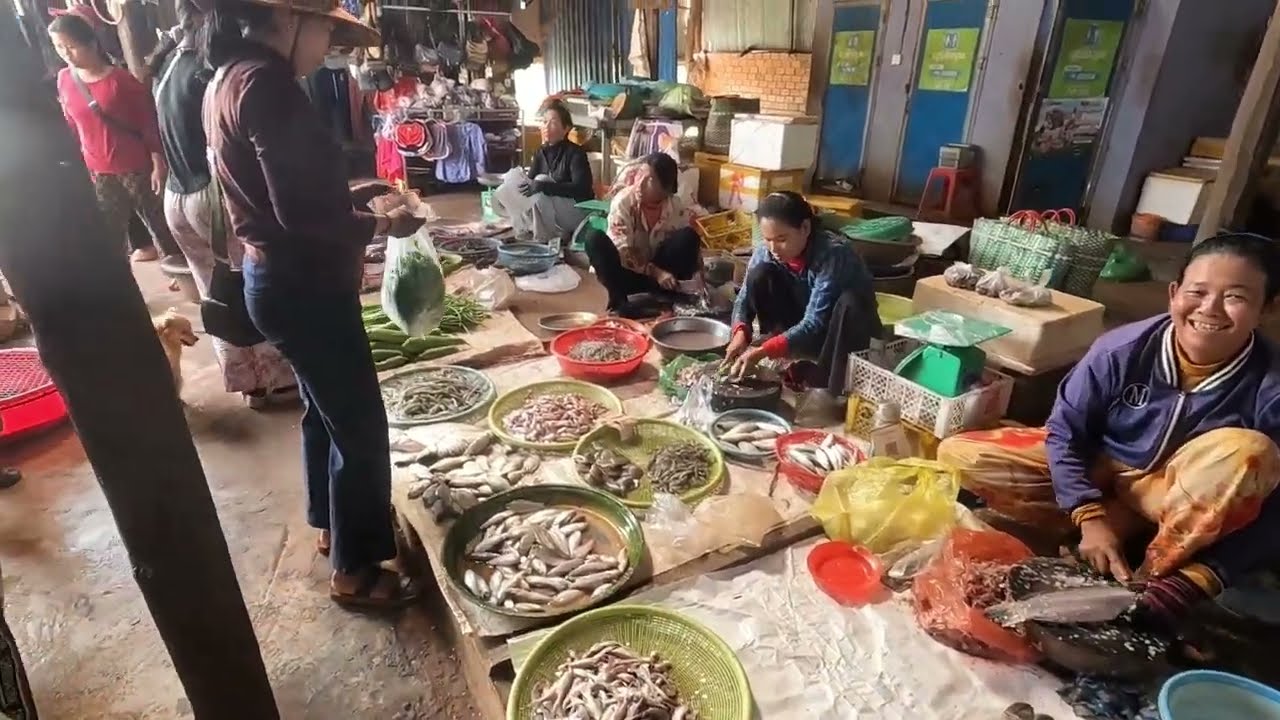 ផ្សារខ្នារកកកុញមនុស្ស! ស្រីសាច់បន្លែផ្លែឈើគ្រប់មុខ 🥬🍅