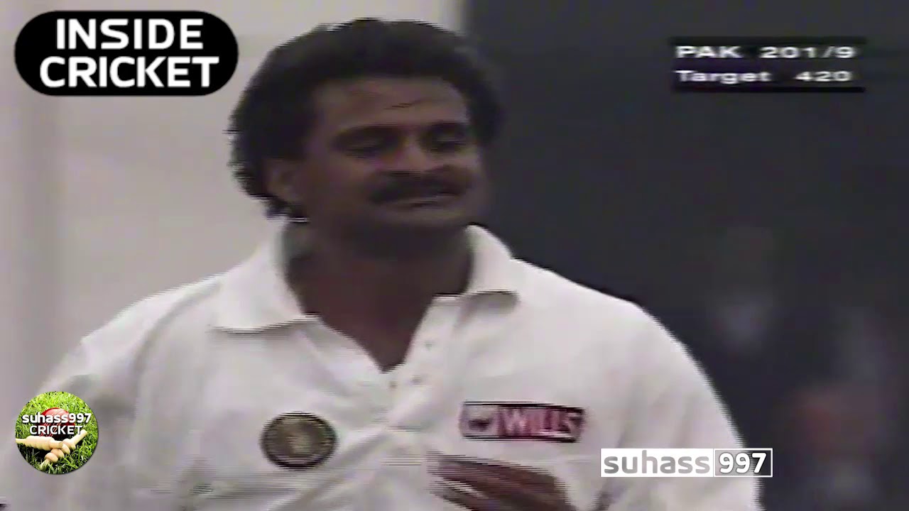 JAVAGAL SRINATH BOWLS AN OVER FULL OF WIDES TO HELP KUMBLE