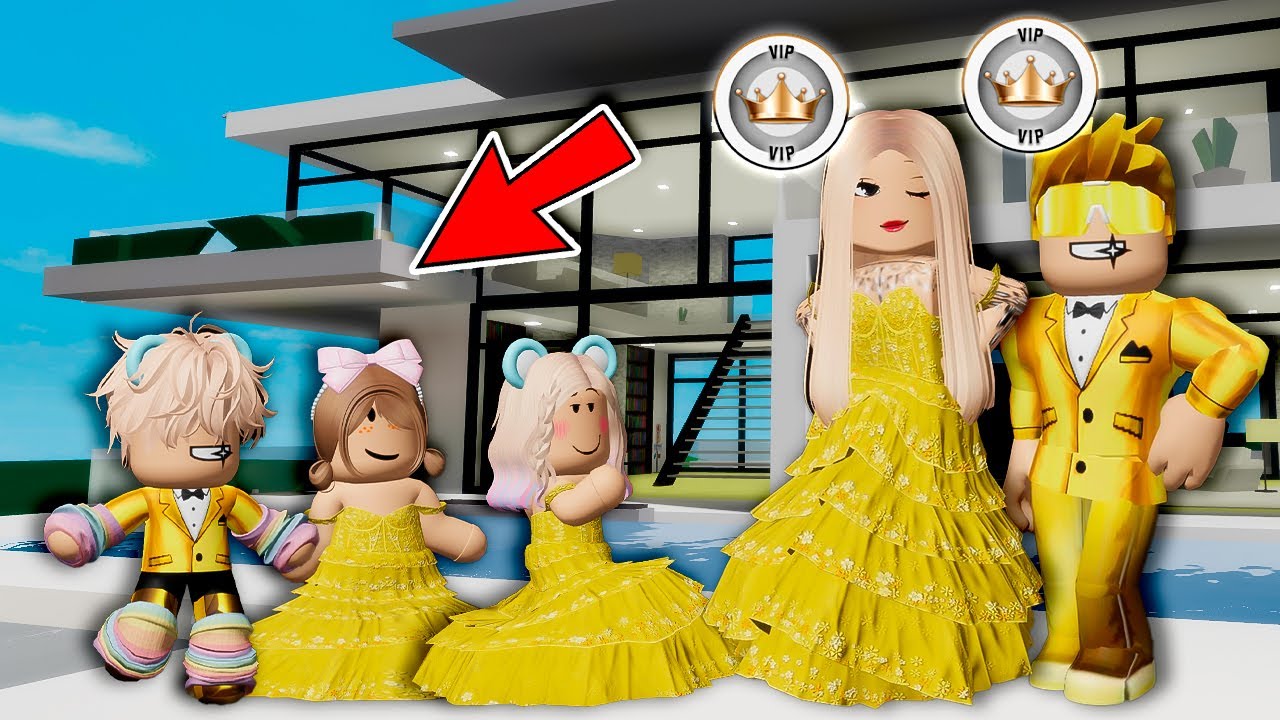 NÓS COPIAMOS UMA FAMÍLIA VIP SENDO CRIANÇAS TRIGÊMEAS em BROOKHAVEN