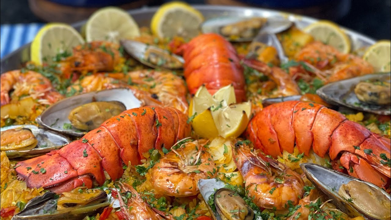 BEST SPANISH SEAFOOD PAELLA بايلا اسبانية طايبة فوق الفاخرعلى حقها او طريقها