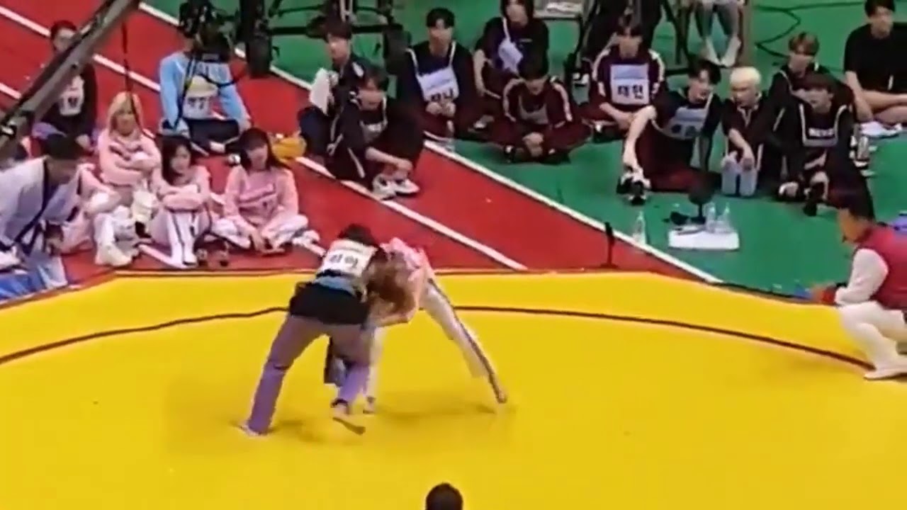 ITZY vs CHERRY BULLET at ISAC 190812