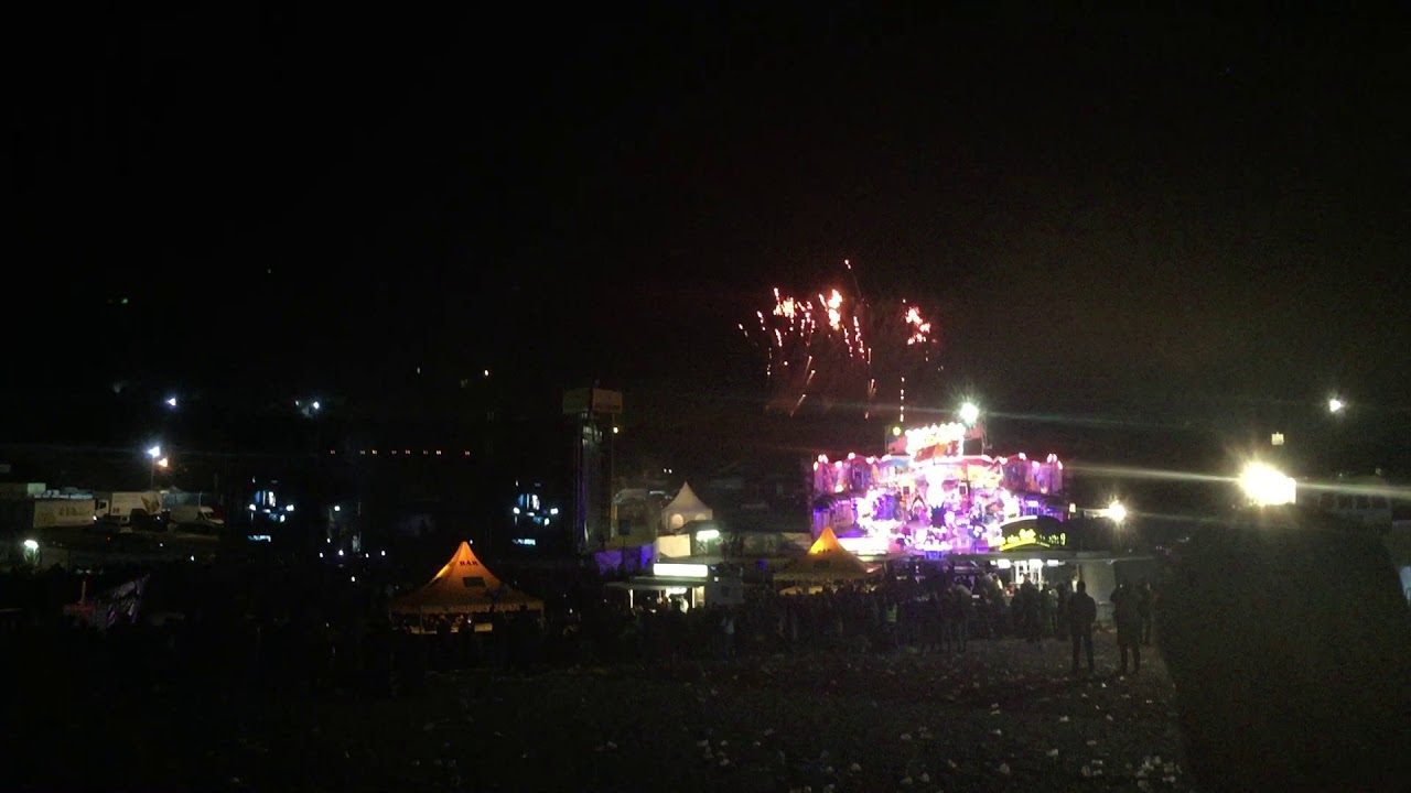 Mickie Krause singt Human und 10 nackte Friseusen Finale N&uuml;rburgring Ol&eacute; mit Feuerwerk