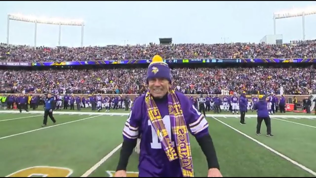 Joe Kapp Introduced as Vikings’ Honorary Captain vs. Bears, 12.20.13